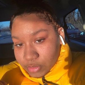 Meet your Posher, Corrine